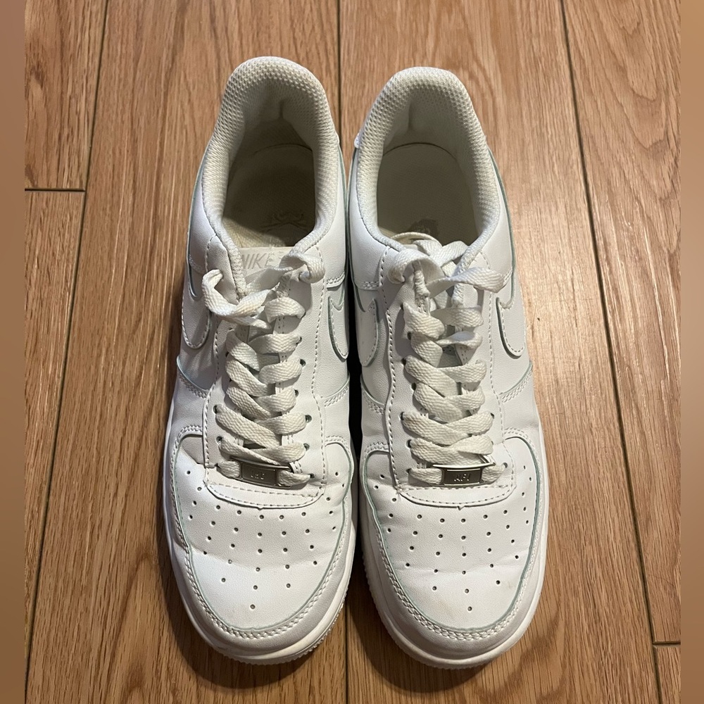 White Nike Air Force